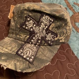 Woman’s camp cross hat